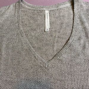 The Group Babaton women’s V neck knit top